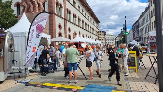 Rund 100 Vereine, Initiativen und Organisationen präsentieren sich beim „Tag der Vereine“ in der Kaiserslauterer Innenstadt | Foto: Monika Klein