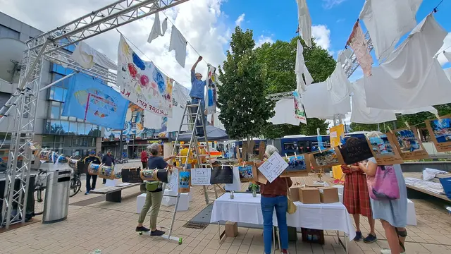 KlimaLautern verabschiedete sich mit der Finissage des Projekts „Lautrer Schatten“ vom Standort zwischen Tourist Information und Fackelbrunnen | Foto: Monika Klein
