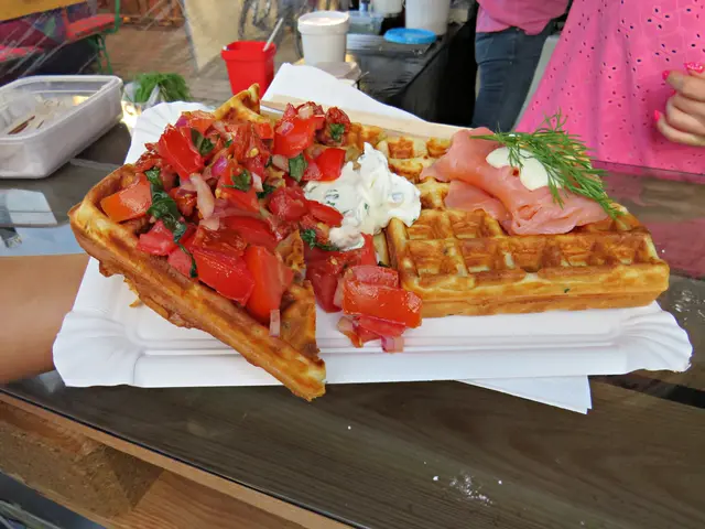 Bei den Landfrauen mega Idee: Waffeln mit Bruschetta, Räucherlachs und Frischkäsedip | Foto: Brigitte Melder