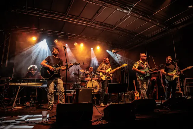 750 Jahre Stadtrechte: In der Nacht sorgten Musik, Licht und gut besuchte Plätze für eine besondere Atmosphäre in der Germersheimer Innenstadt. Bis spät am Abend wurde gefeiert. | Foto: Paul Needham