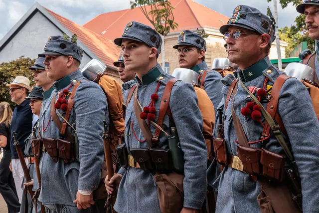 Musik und Begegnungen in der Festmeile: Auf den Straßen und Plätzen Germersheims herrschte bereits am Nachmittag eine lebendige Atmosphäre. Die Besucher wechselten zwischen den Bühnen und genossen das vielfältige Programm. | Foto: Paul Needham