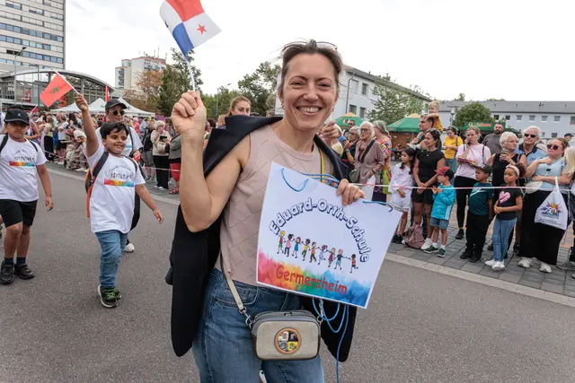 Zahlreiche Gruppen machten den historischen Umzug zu einem farbenfrohen Spektakel. Von historischen Darstellungen bis zu fantasievollen Kostümen gab es für die Zuschauer viel zu entdecken. | Foto: Paul Needham