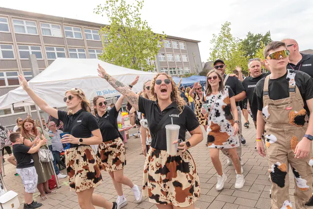 Mit viel Liebe zum Detail waren die Gruppen des historischen Umzugs unterwegs. Gemeinsam machten sie das Jubiläum „750 Jahre Stadtrechte Germersheim“ zu einem eindrucksvollen Fest für die ganze Stadt. | Foto: Paul Needham