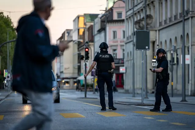 Die Polizei bittet darum, Video- und Bildmaterial an den Instagram-Kanal der Kantonspolizei Aargau zu senden.  | Foto: Michael Buholzer/KEYSTONE/dpa