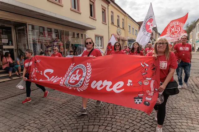 Historische Gewänder, liebevolle Details und viele kreative Ideen: Der Umzug zum Jubiläum „750 Jahre Stadtrechte Germersheim“ zeigte die Geschichte der Stadt in ihrer ganzen Vielfalt. | Foto: Paul Needham