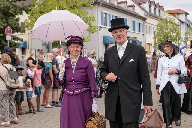 Mit viel Liebe zum Detail waren die Gruppen des historischen Umzugs unterwegs. Gemeinsam machten sie das Jubiläum „750 Jahre Stadtrechte Germersheim“ zu einem eindrucksvollen Fest für die ganze Stadt. | Foto: Paul Needham