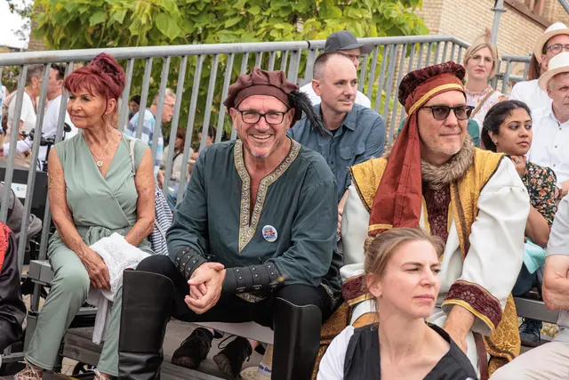 Auch Bürgermeister Marcus Schaile war von dem bunten Treiben auf Germersheims Straßen sichtlich begeistert | Foto: Paul Needham
