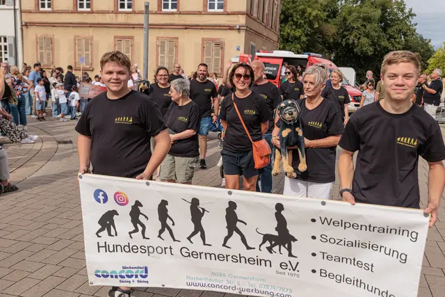 Ein farbenfrohes Bild bot der historische Umzug anlässlich von „750 Jahre Stadtrechte Germersheim“. Zahlreiche Teilnehmer präsentierten Geschichte, Brauchtum und Handwerk auf kreative Weise. | Foto: Paul Needham