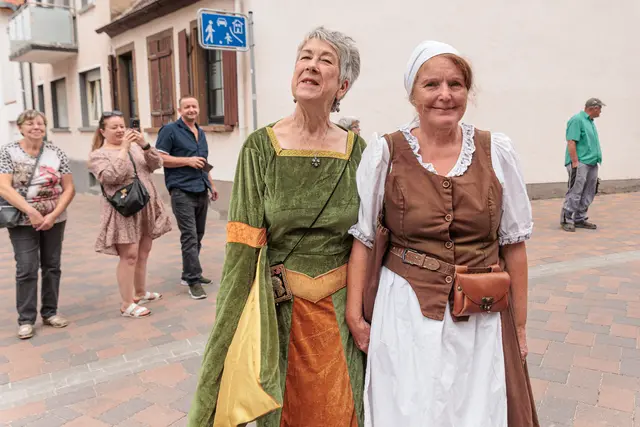 Zahlreiche Gruppen machten den historischen Umzug zu einem farbenfrohen Spektakel. Von historischen Darstellungen bis zu fantasievollen Kostümen gab es für die Zuschauer viel zu entdecken. | Foto: Paul Needham