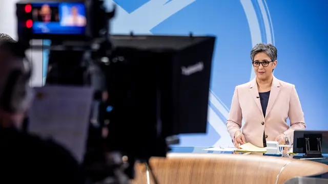 Wahl in Sachsen-Anhalt: Shakuntala Banerjee führt im ZDF durch die Live-Berichterstattung aus Magdeburg. | Foto: ZDF, Foto: Axel Heimken