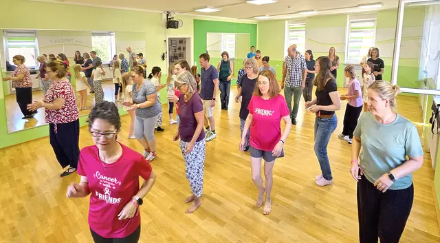Zwei Stunden volle Tanzfläche, viel Lachen und Begeisterung bei LineDance-International mit Steffi beim Aktionstag und auch immer mittwochs abends. | Foto: Lothar Röhricht