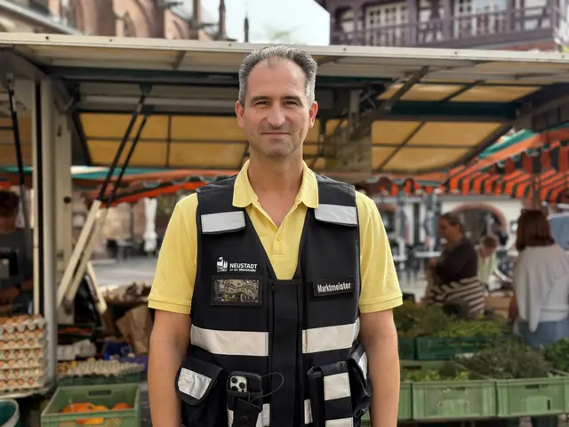 Wer auf dem Wochenmarkt einkauft, trifft seit Anfang August in Neustadt auf einen neuen Marktmeister als Ansprechpartner. | Foto: Stadtmarketing Neustadt
