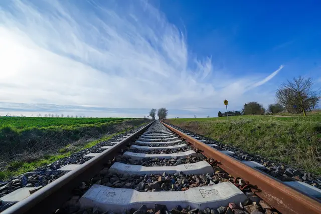 Symbolbild: Die Niedtalbahn im Saarland ist nach Arbeiten an drei Verkehrsstationen wieder in Betrieb. In Siersburg, Hemmersdorf und Niedaltdorf sollen barrierefreie Zugänge den Alltag erleichtern. | Foto: Deutsche Bahn AG / Volker Emersleben