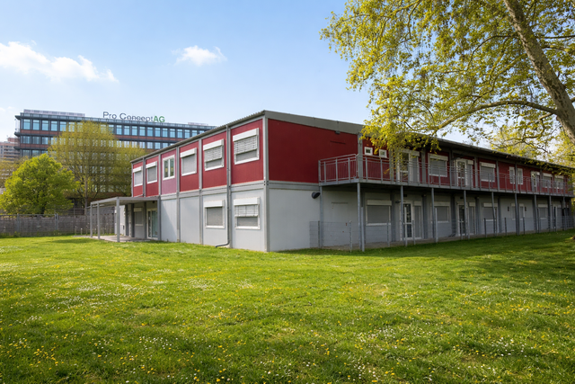 Wenn Schulgebäude saniert oder erweitert werden, braucht es verlässliche Ausweichräume statt Containerlösungen, zu denen auch viele weitere Kommunen greifen. Ludwigshafen will jetzt eine Ausweichschule.  | Foto: Julia Glöckner