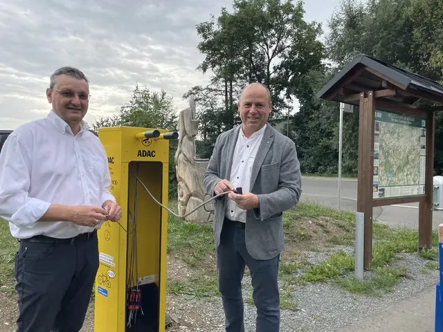 ADAC installiert Radservice-Station in Schleiz mit Luftpumpe und Werkzeug. | Foto: ADAC Hessen-Thüringen e.V.