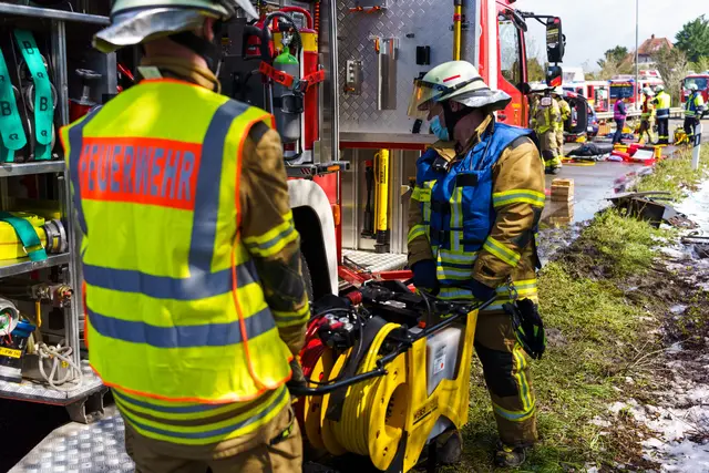 Die Feuerwehr Otterberg lädt zum Tag der offenen Tür ein. Besucher können Fahrzeuge und Geräte besichtigen und bei Vorführungen die Arbeit der Einsatzkräfte kennenlernen (Symbolfoto) | Foto: Kim Rileit