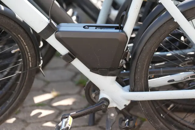 Laut einer Umfrage besitzen mehr Menschen im Saarland E-Bikes als noch im Jahr zuvor. (Symbolbild) | Foto: Marcus Brandt/dpa /dpa