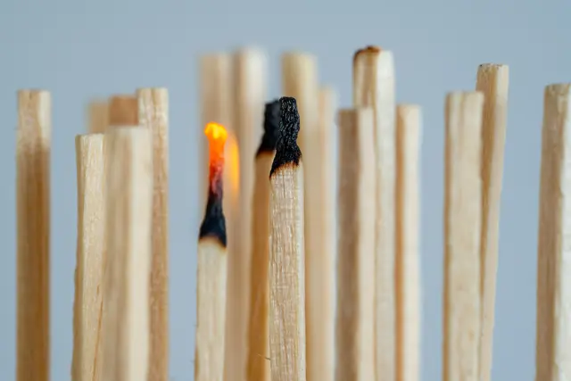 In Rülzheim informiert ein Vortrag der Reihe Rampenlicht über Burnout, Warnsignale und Vorbeugung im Alltag. | Foto: Remo Peer/stock.adobe.com