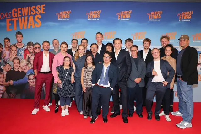 Das gewisse Etwas: Cast und Team feiern die Weltpremiere auf dem Roten Teppich in München. | Foto: Constantin Film, Foto: Gisela Schober