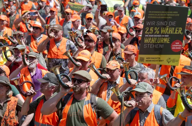 Jäger hatten lautstark gegen die Novelle des Jagdgesetzes der Ampel-Regierung protestiert. Schneider will sie an ihre Seite holen. (Archivbild)  | Foto: Boris Roessler/dpa