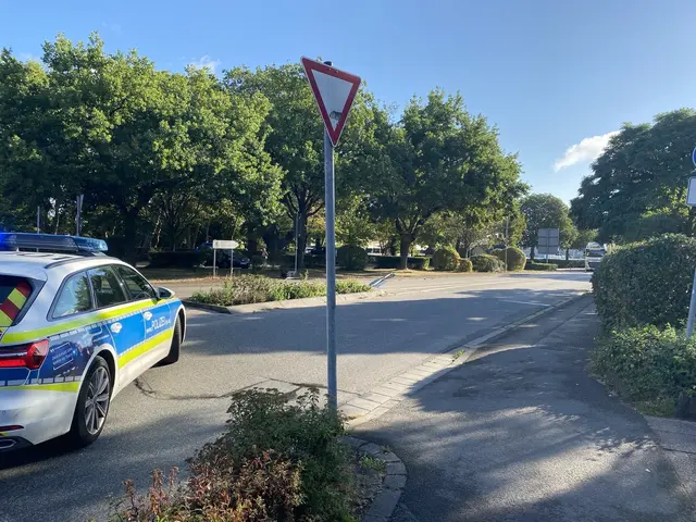 Bei einem schweren Fahrradunfall auf der L542 bei Herxheim wurde eine 17-Jährige schwer verletzt. Die Polizei ermittelt zum genauen Unfallhergang und ließ die Fahrzeuge sicherstellen. | Foto: Polizeidirektion Landau