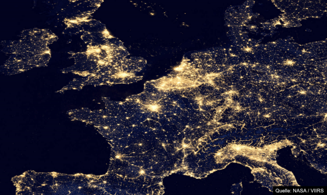 Wenn am Abend viele Lichter ausgehen, wird der Nachthimmel über Mannheim wieder besser sichtbar. | Foto: NASA Earth Observatory/Robert Simmon/Suomi NPP/VIIRS/Chris Elvidge/NOAA