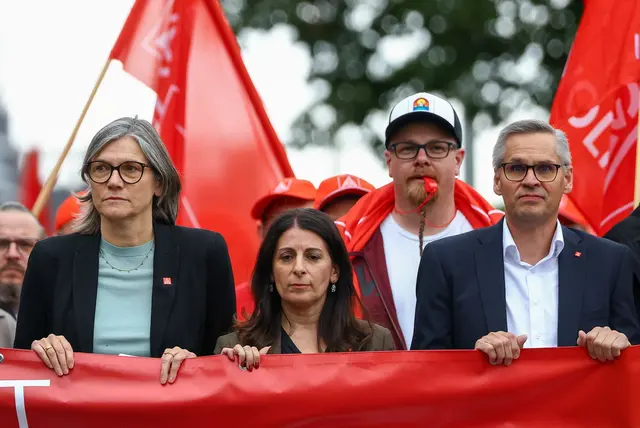 «Mit der IG Metall werden die Werke in Emden, Zwickau, Hannover und Neckarsulm nicht geschlossen», kündigt Benner an. (Archivbild) | Foto: Lisi Niesner/Reuters/Pool/dpa