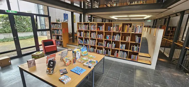 Noch herrscht kein Kuddelmuddel: Am 17. September dreht sich in der Stadtbibliothek Viernheim alles um eine humorvolle Geschichte, gemeinsames Lachen und kreatives Basteln. | Foto: Stadt Viernheim