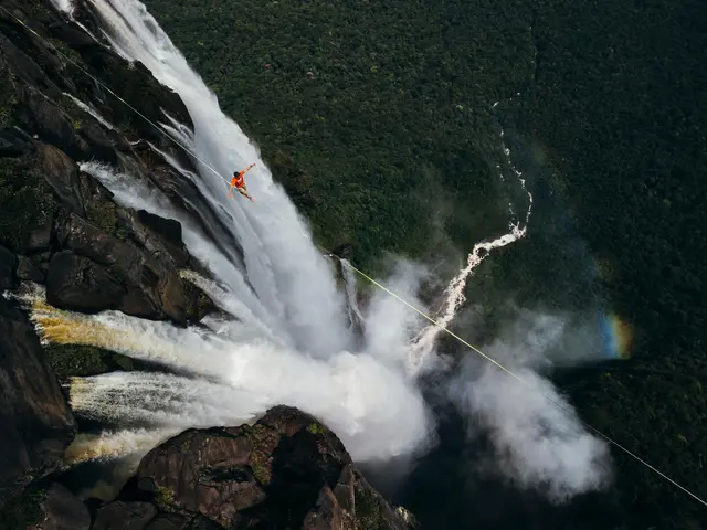 Internationales Bergfilm-Festival Tegernsee: „Six Days to the Edge“ begleitet eine Highline über den Salto Ángel und gehört zum Programm im Oktober 2026. | Foto: Tegernseer Tal Tourismus GmbH, Foto: Valentin Rapp
