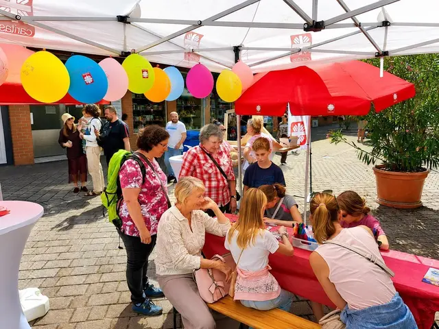 Das Team des Caritas-Zentrums bot beim Stadtjubiläum in Germersheim Mitmachaktionen und Gespräche an. | Foto: Caritasverband für die Diözese Speyer e.V.
