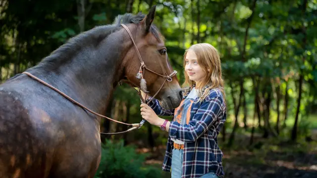 Ponyherz - Wild und frei: Der KiKA-Film erzählt von Annis Neuanfang auf dem Land und ihrer besonderen Verbindung zu einem Wildpferd. | Foto: KiKA - Der Kinderkanal ARD/ZDF, Foto: Christine Schroeder