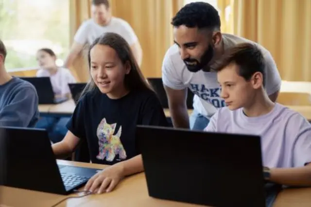 Echte Einblicke in den IT-Alltag: Die "CITY Hacker School" in Kaiserslautern richtet sich an Siebtklässler | Foto: Hacker School gGmbH/gratis