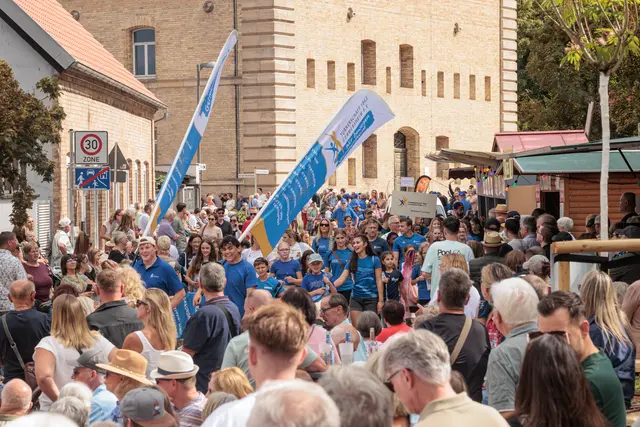 Historische Gewänder, liebevolle Details und viele kreative Ideen: Der Umzug zum Jubiläum „750 Jahre Stadtrechte Germersheim“ zeigte die Geschichte der Stadt in ihrer ganzen Vielfalt. | Foto: Paul Needham