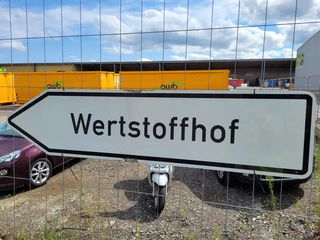 Wer vormittags etwas entsorgen will, steht vor verschlossenen Toren und muss später wiederkommen. | Foto: KV/Estelmann