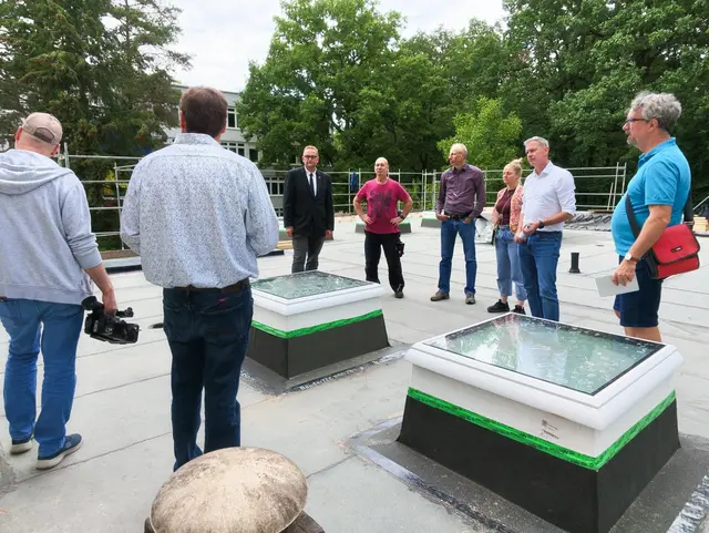 Am Hugo-Ball-Gymnasium laufen Arbeiten an Fenstern und Flachdächern, die Energie sparen und Schäden vorbeugen sollen. | Foto: Stadt Pirmasens