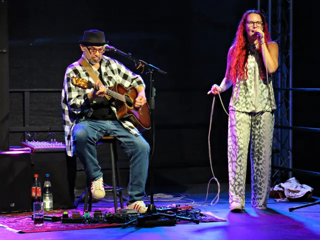 Olli Roth und Natalie Lang auf der Stage vom Hof 26 | Foto: Brigitte Melder