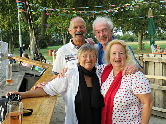Ute Sold aus Schifferstadt kommt gerne mit Freunden an den Weiher | Foto: Brigitte Melder