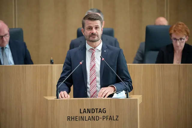 Innenstaatssekretär Herber (CDU) kündigte von der neuen Landesregierung angedachte Schritte in der Asylpolitik an. (Archivfoto) | Foto: Sebastian Gollnow/dpa