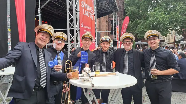 Gute Laune vor dem Auftritt: die Marching Band Stuttgart | Foto: Monika Klein