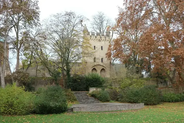 Das Heidentürmchen im Domgarten von Speyer - beliebtes Fotomotiv der Touristen | Foto: Heike Schwitalla