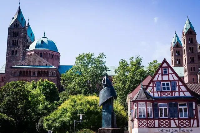 Zu jeder Jahreszeit einen Besuch Wert: die Domstadt Speyer | Foto: Cornelia Bauer