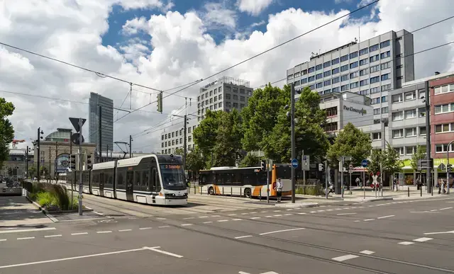 Die Bauarbeiten am Kaiserring/Friedrichsring wirken sich auch auf die Anbindung des Mannheimer Hauptbahnhofs aus. | Foto: rnv/Haubner