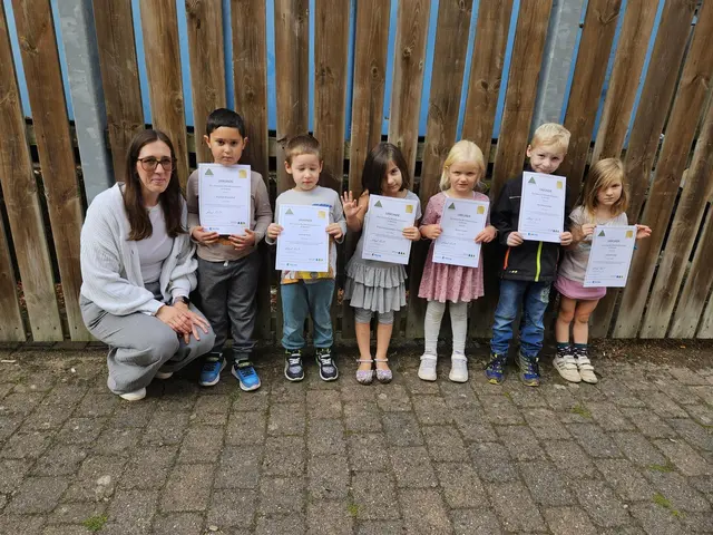 In der Kita Zwergenland in Elmstein ehrte der Pfälzerwald-Verein 13 Kinder für ihre Wanderleistungen und Outdoor-Aktivitäten. | Foto: Pfälzerwald-Verein Elmstein