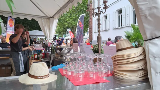 Den "Swinging Lautern"-Hut können Fans des Barbarossafestes kaufen | Foto: Monika Klein