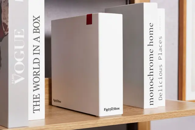 Kantig und schlicht: AVM stellt mit dem Router DSL/Fiber 7-90 auf der IFA ein neues Design vor. | Foto: Fritz! GmbH/dpa-mag