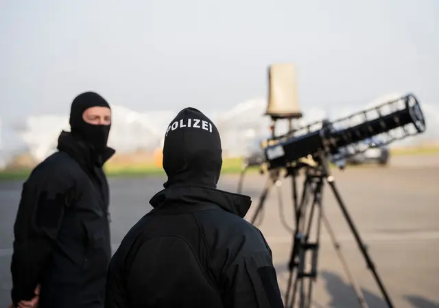 Im Frühjahr präsentierte die rheinland-pfälzische Polizei auf dem Flugplatz Mainz-Finthen ihre Kapazitäten bei der Abwehr von Drohnen. (Archivfoto) | Foto: Andreas Arnold/dpa