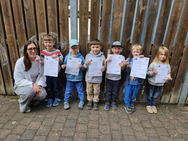 In der Kita Zwergenland in Elmstein ehrte der Pfälzerwald-Verein 13 Kinder für ihre Wanderleistungen und Outdoor-Aktivitäten. | Foto: Pfälzerwald-Verein Elmstein
