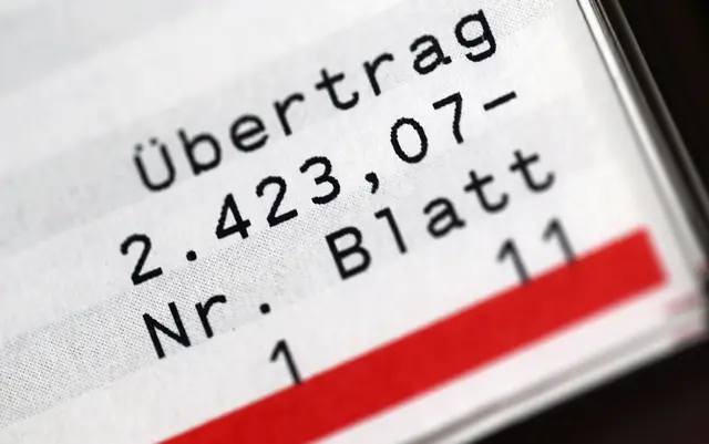 Trotz Kontoüberziehung: Banken müssen ein vorhandenes Girokonto auf Wunsch in ein P-Konto umwandeln. | Foto: Mascha Brichta/dpa-mag