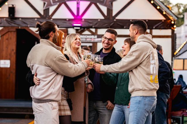 Wenn Neustadt zum Weinlesefest lädt, gehören Wein, Musik und gesellige Stunden einfach dazu. | Foto: Daniel Löwedey/Stadtmarketing