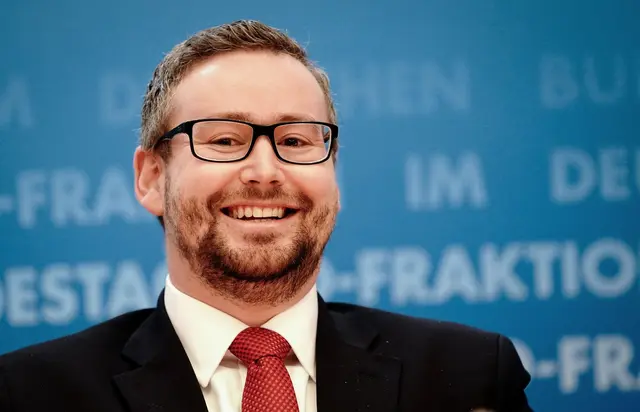 AfD-Landeschef Sebastian Münzenmaier sitzt im Bundestag und gilt als wichtiger Strippenzieher in der Partei. (Archivbild) | Foto: Kay Nietfeld/dpa